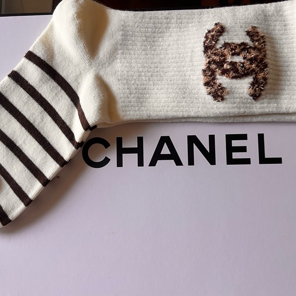 CHANEL Cream and Brown Logo Socks - Picture 1 of 2